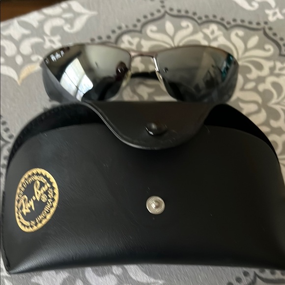 Ray-Ban Black Sunglasses with Case - Picture 1 of 4